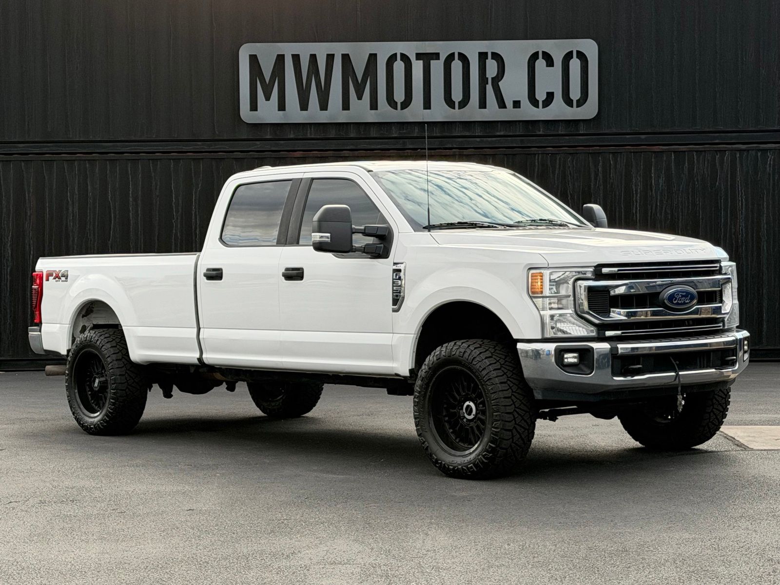 White 2022 Ford F-350 Super Duty Pickup Truck Four-Wheel Drive Automatic