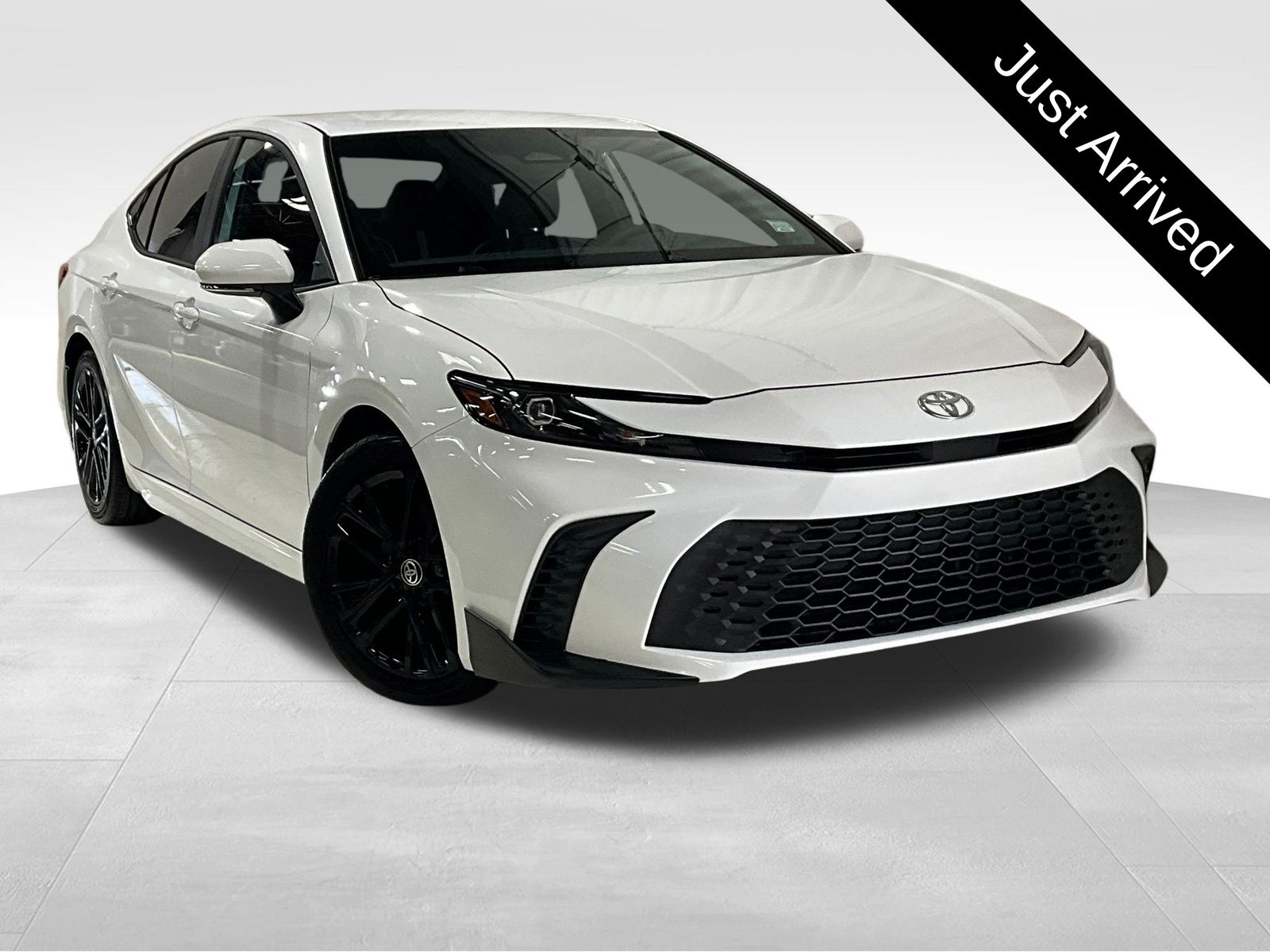 2026 Toyota Camry SE FWD