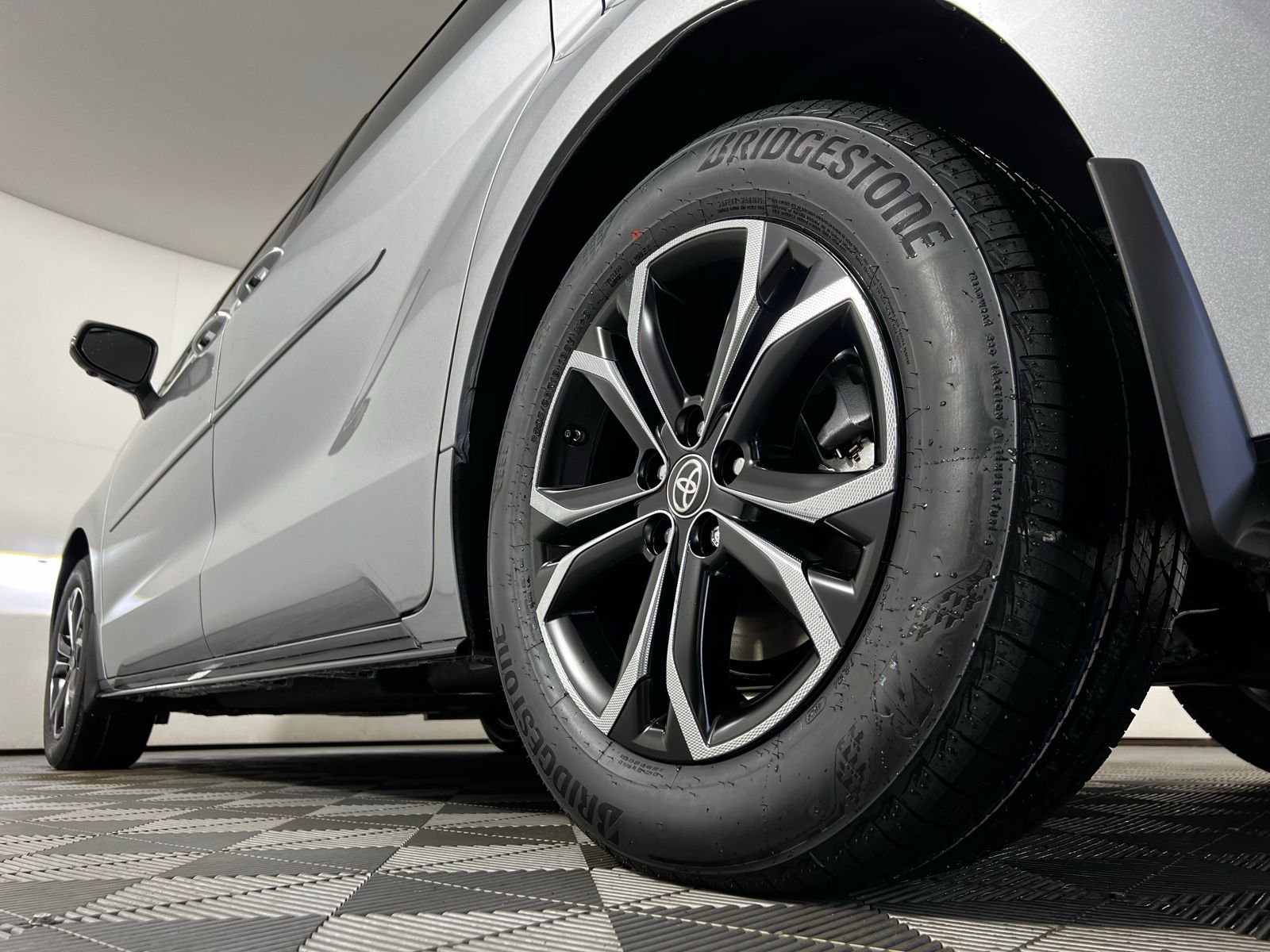 2025 Toyota Sienna Platinum 29