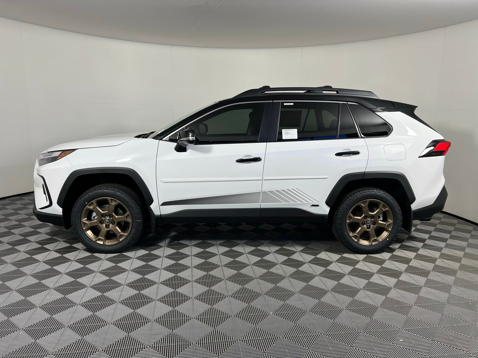 2025 Toyota RAV4 Woodland Edition 8