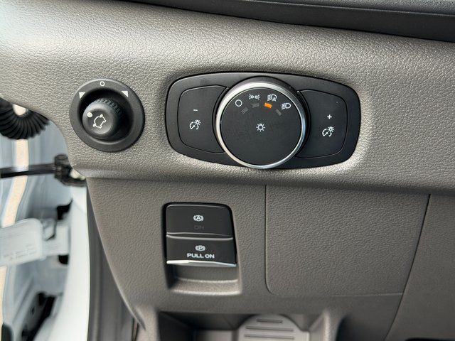 New 2026 Oxford White Ford Base image 32