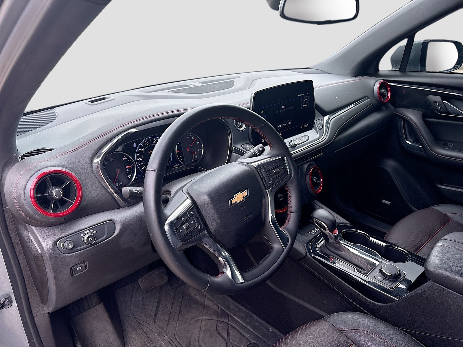 Used 2024 Gray Chevrolet RS image 9