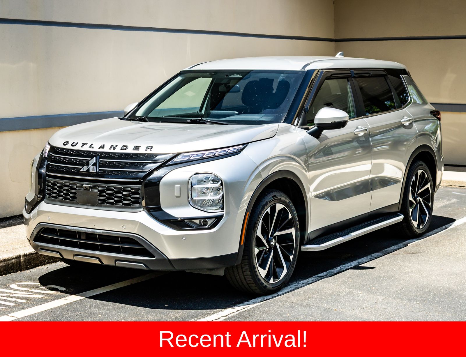 Gray 2024 Mitsubishi Outlander SUV / Crossover All-Wheel Drive Continuously Variable Transmission