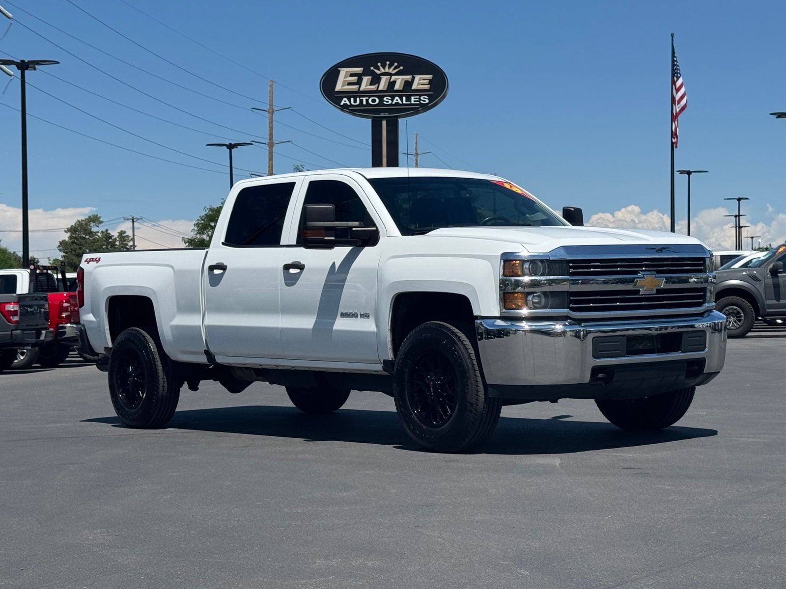White 2018 Chevrolet Silverado 2500HD Pickup Truck Four-Wheel Drive 6-Speed Automatic Overdrive