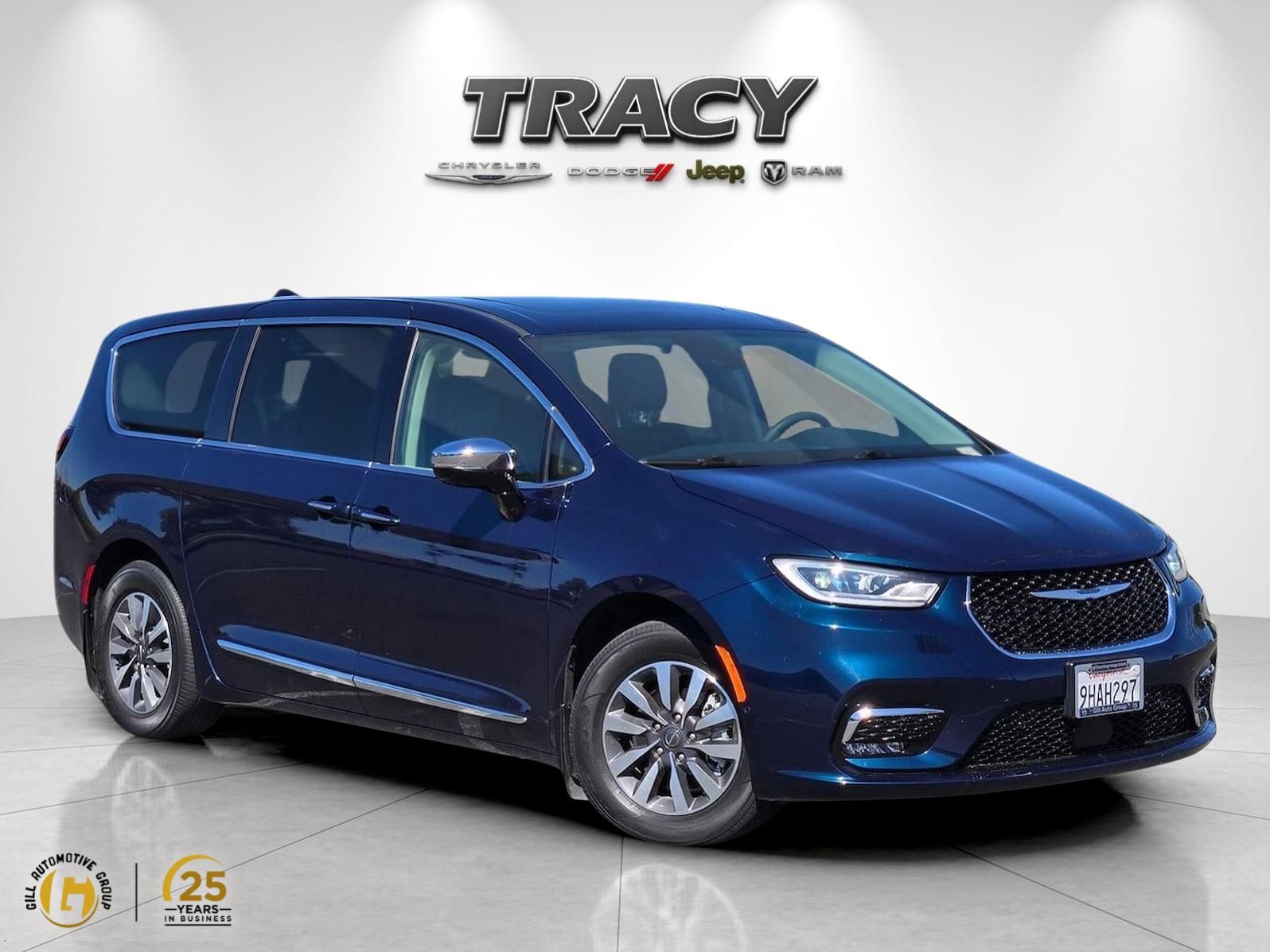 Blue Pearl 2023 Chrysler Pacifica Hybrid Minivan Front-Wheel Drive Continuously Variable Transmission