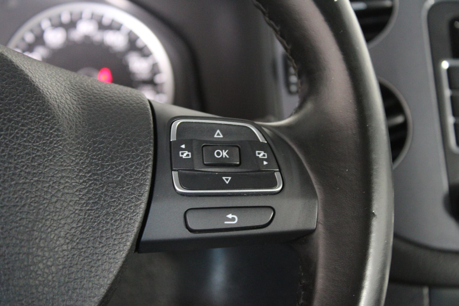 Used 2015 Gray Volkswagen S image 18