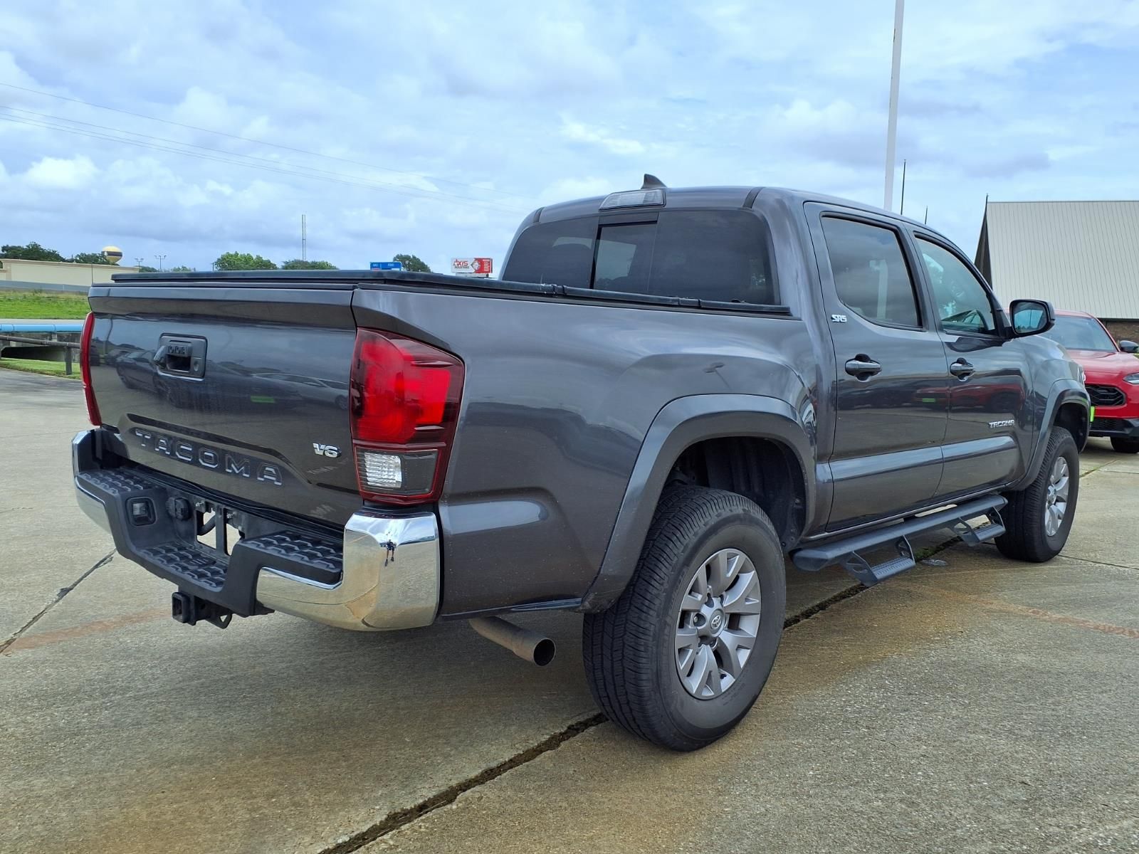 Used 2018 Toyota Tacoma SR5 with VIN 5TFAZ5CN6JX068763 for sale in Port Arthur, TX