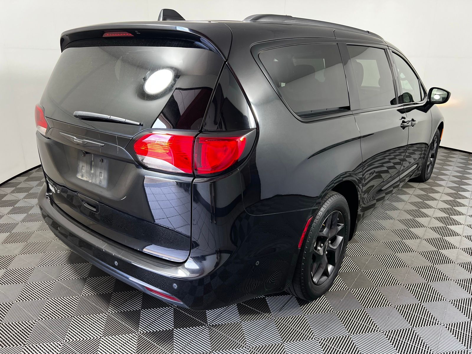 Thumbnail: 2020 Chrysler Pacifica - 5