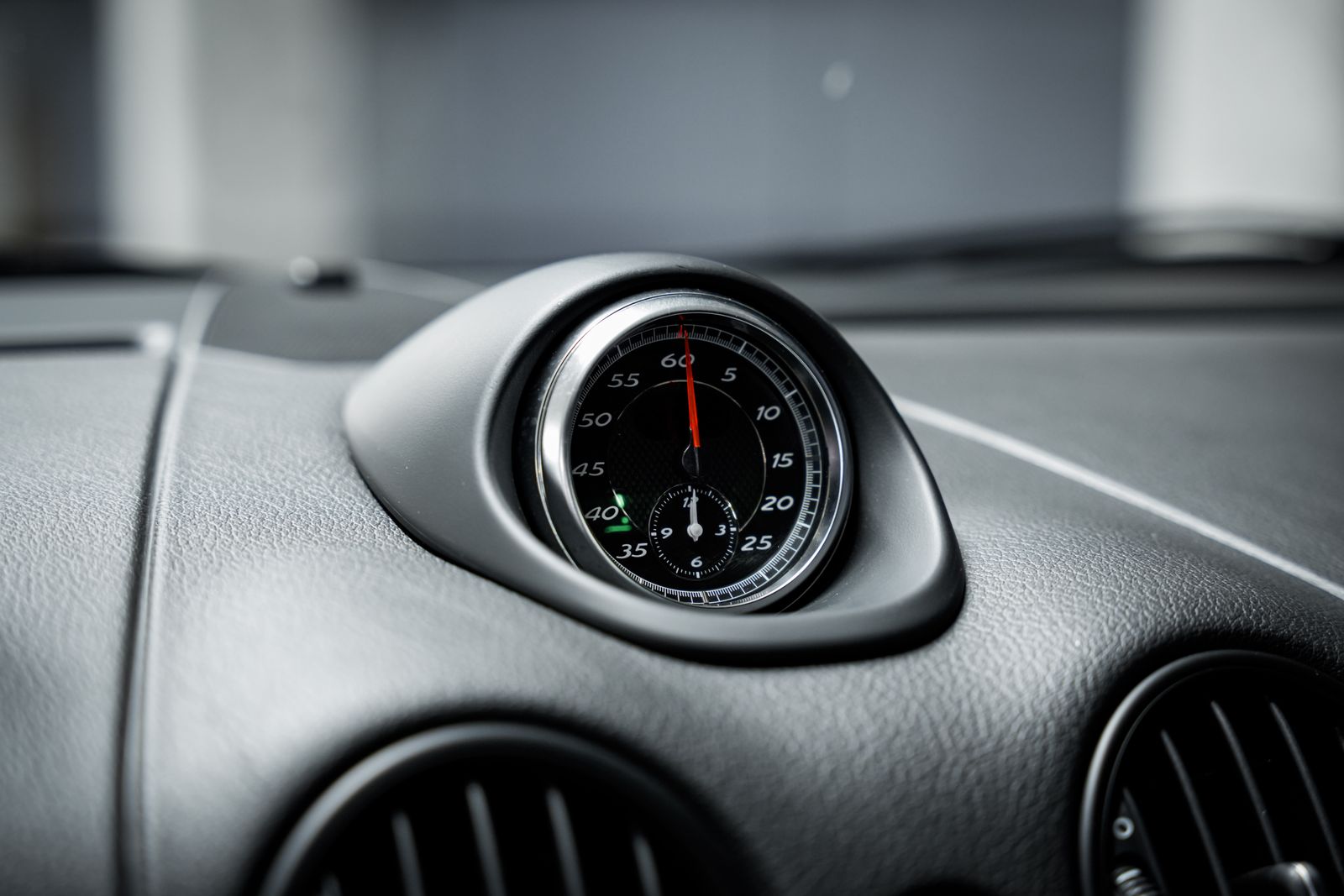 2012 Porsche Cayman R — photo 12