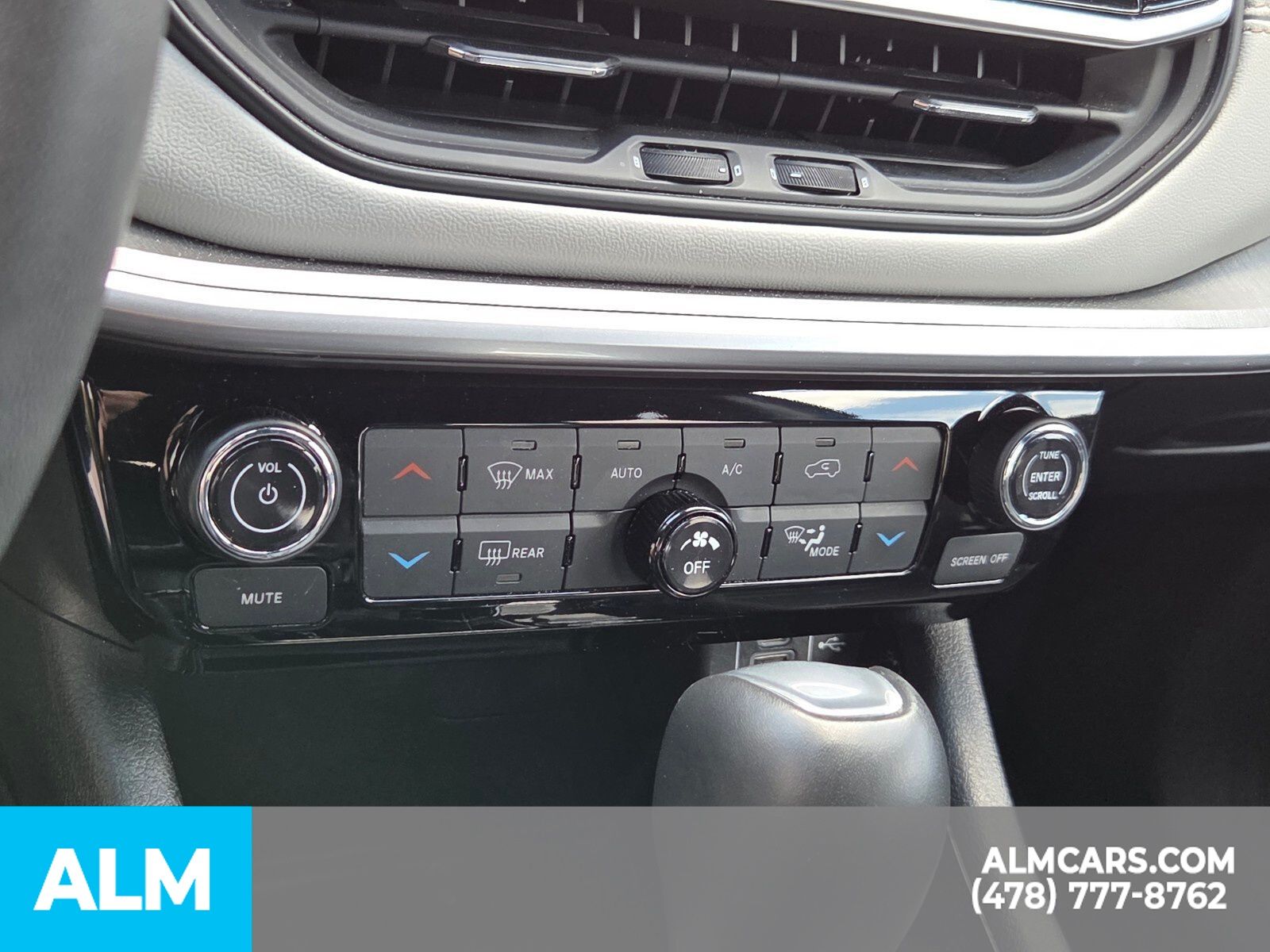 Used 2025 Hydro Blue Pearlcoat Jeep Limited image 12