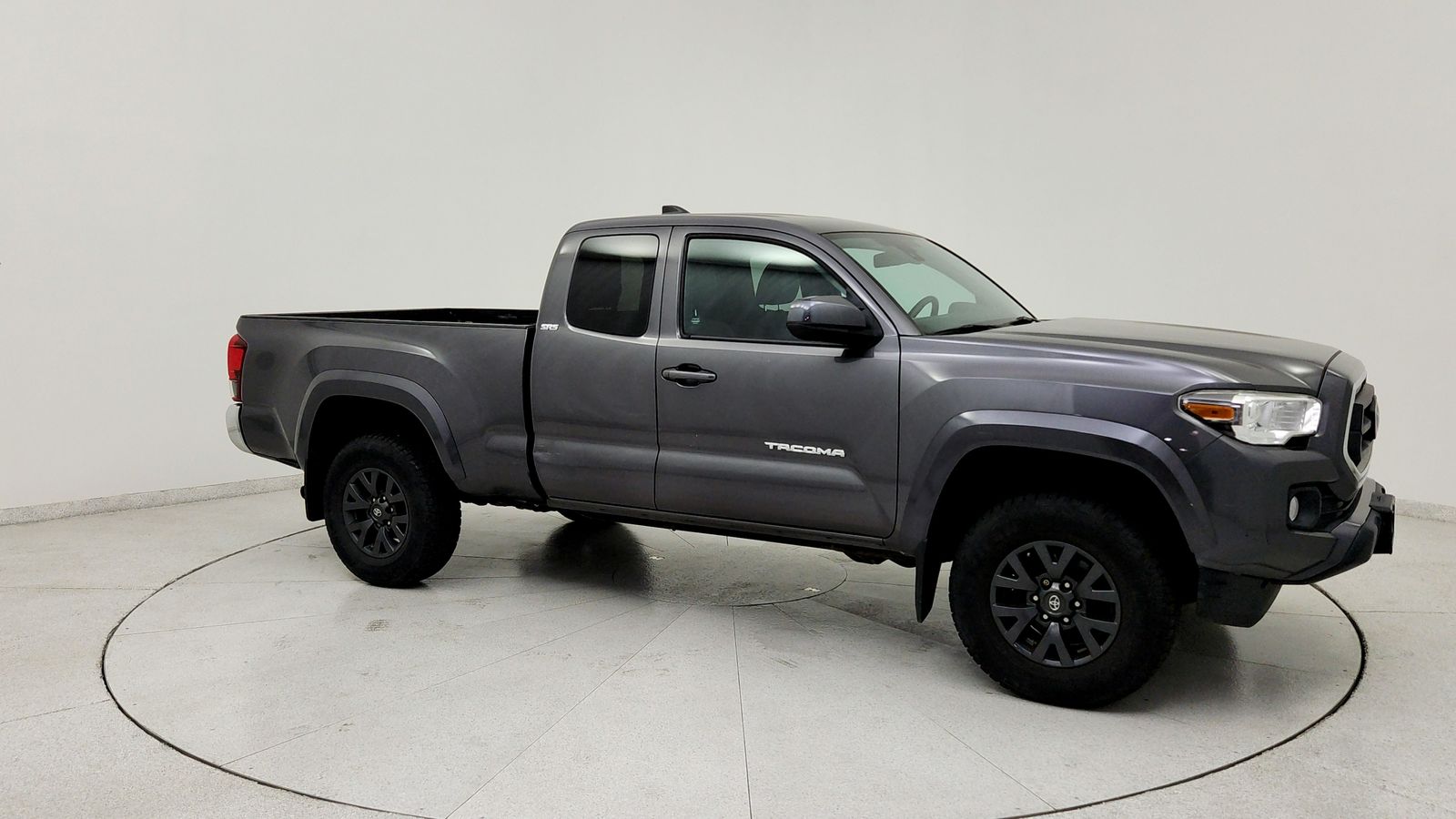 Used 2020 Gray Toyota SR5 image 9
