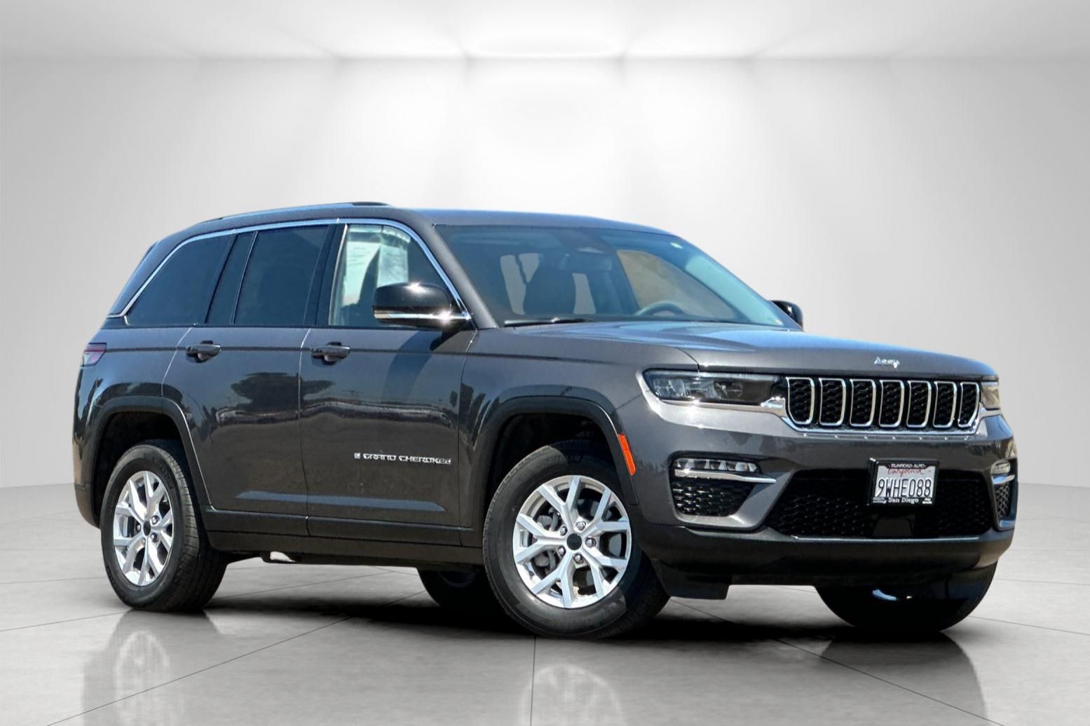 Baltic Gray Metallic Clearcoat 2023 Jeep Grand Cherokee SUV / Crossover Four-Wheel Drive 8-Speed Automatic