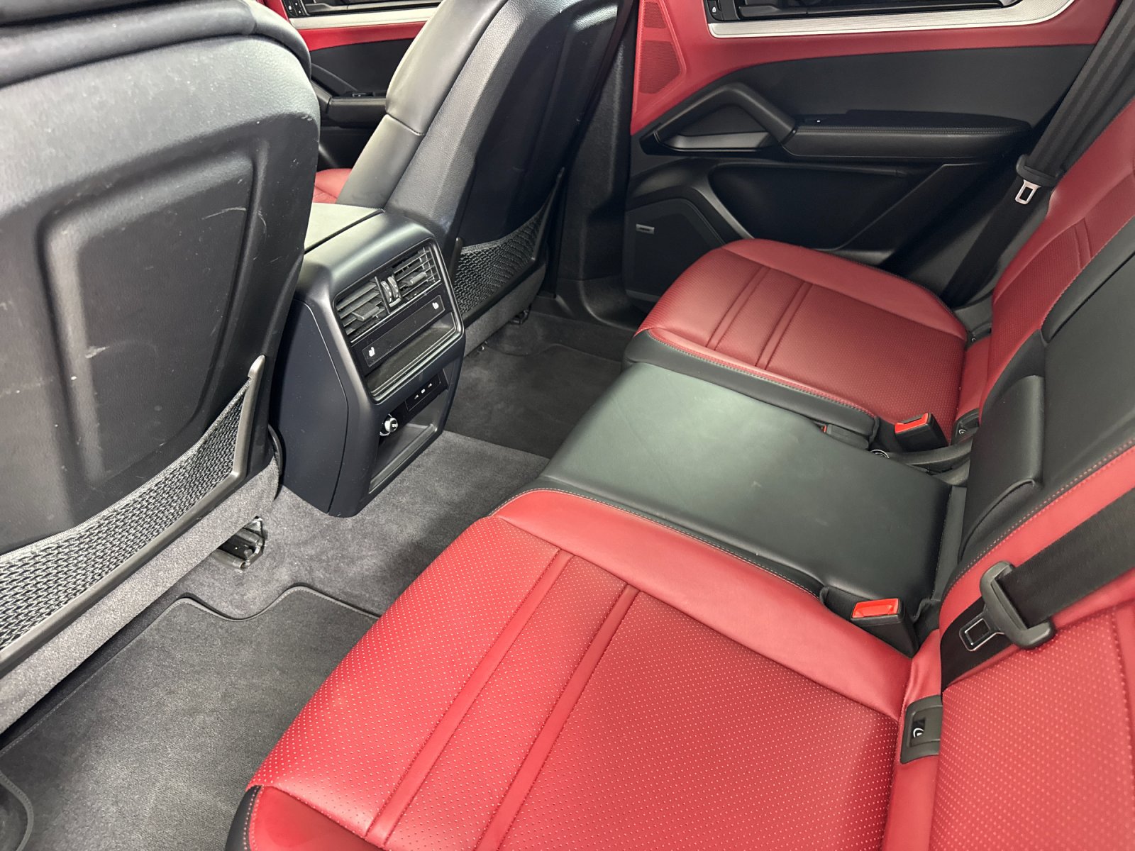 2024 Porsche Cayenne Base — full photo 13 of 30