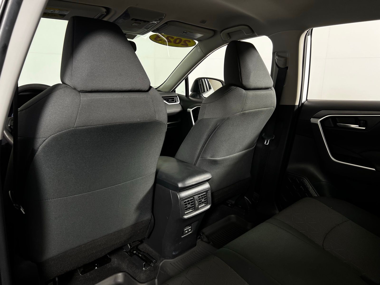 Thumbnail: 2023 Toyota RAV4 - 21