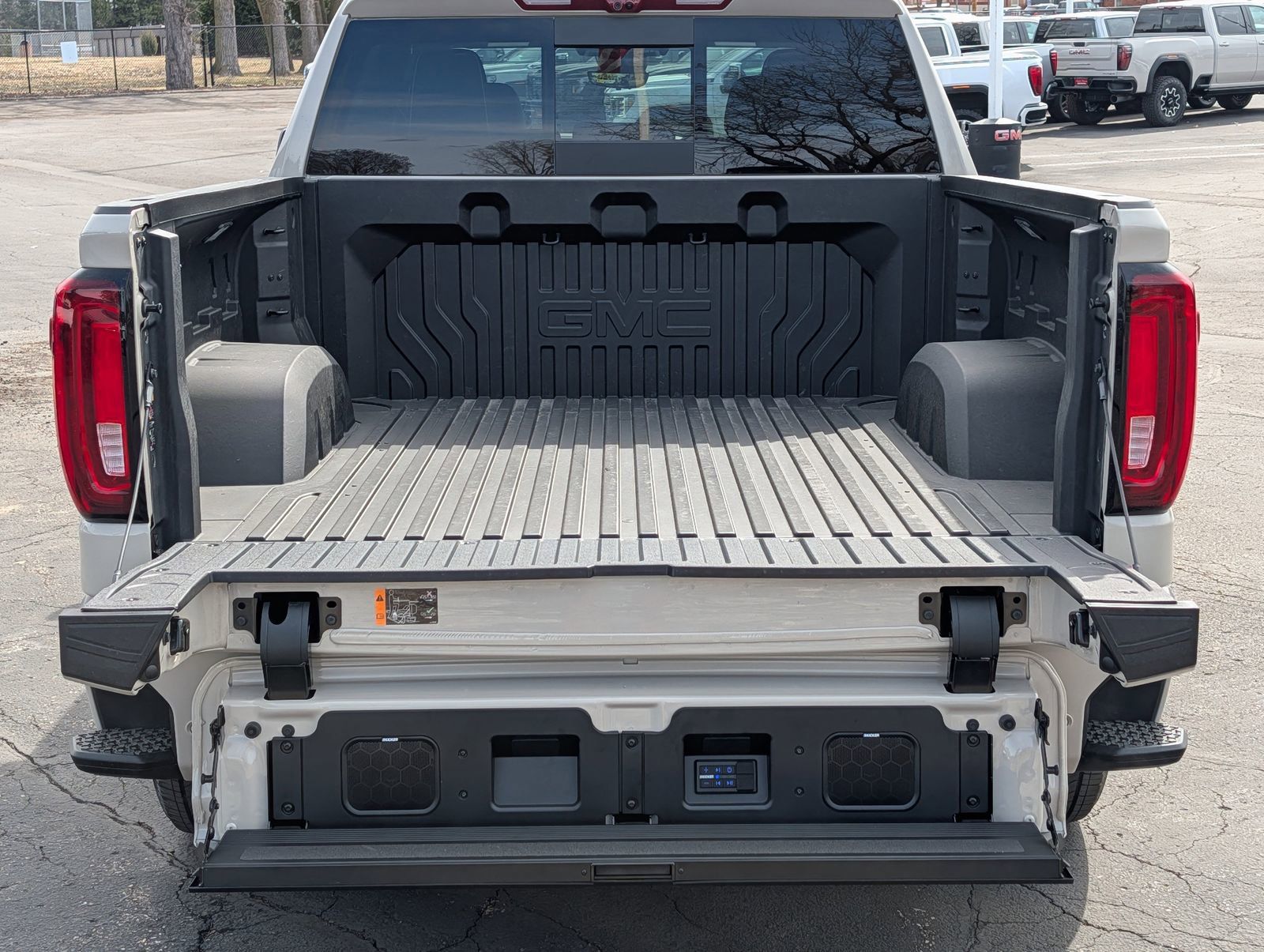 View vehicle photo 6