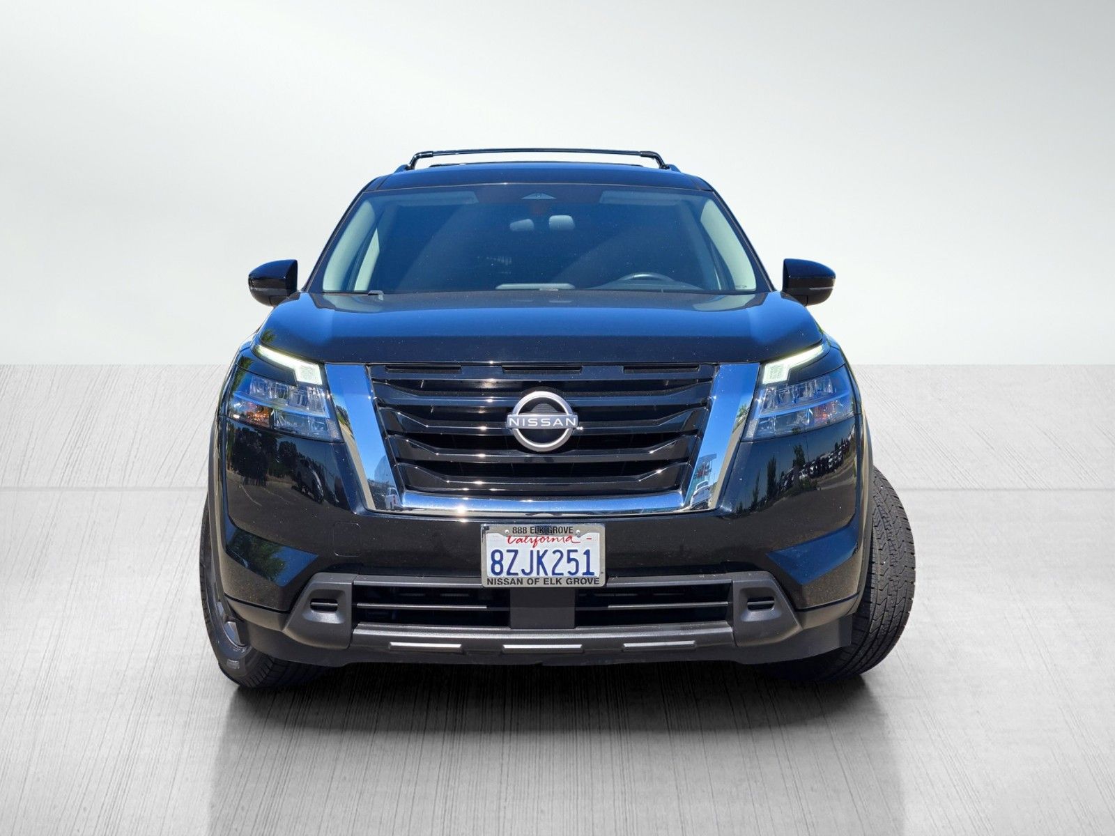 View vehicle photo 2