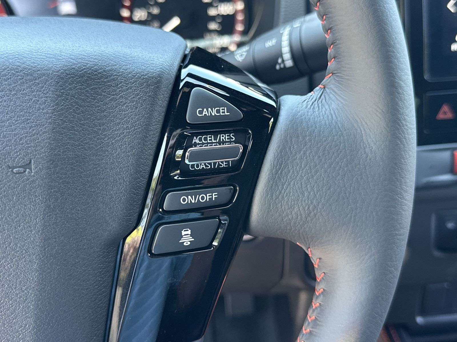 2025 Nissan Frontier PRO-4X photo 11