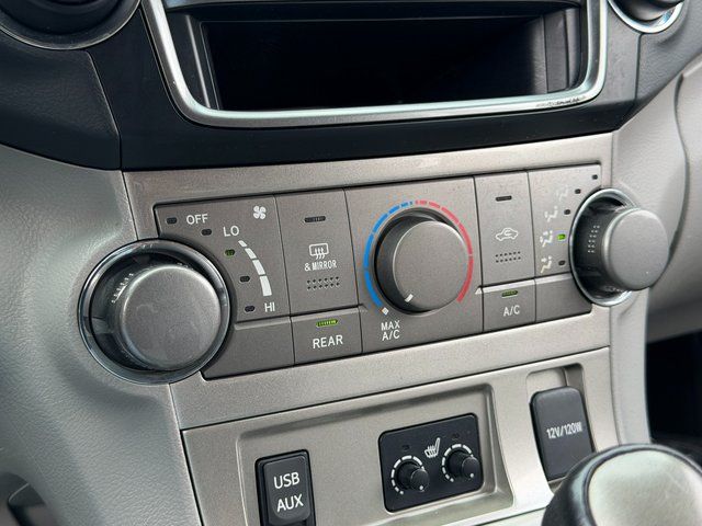 Used 2013 Magnetic Gray Metallic Toyota SE image 40