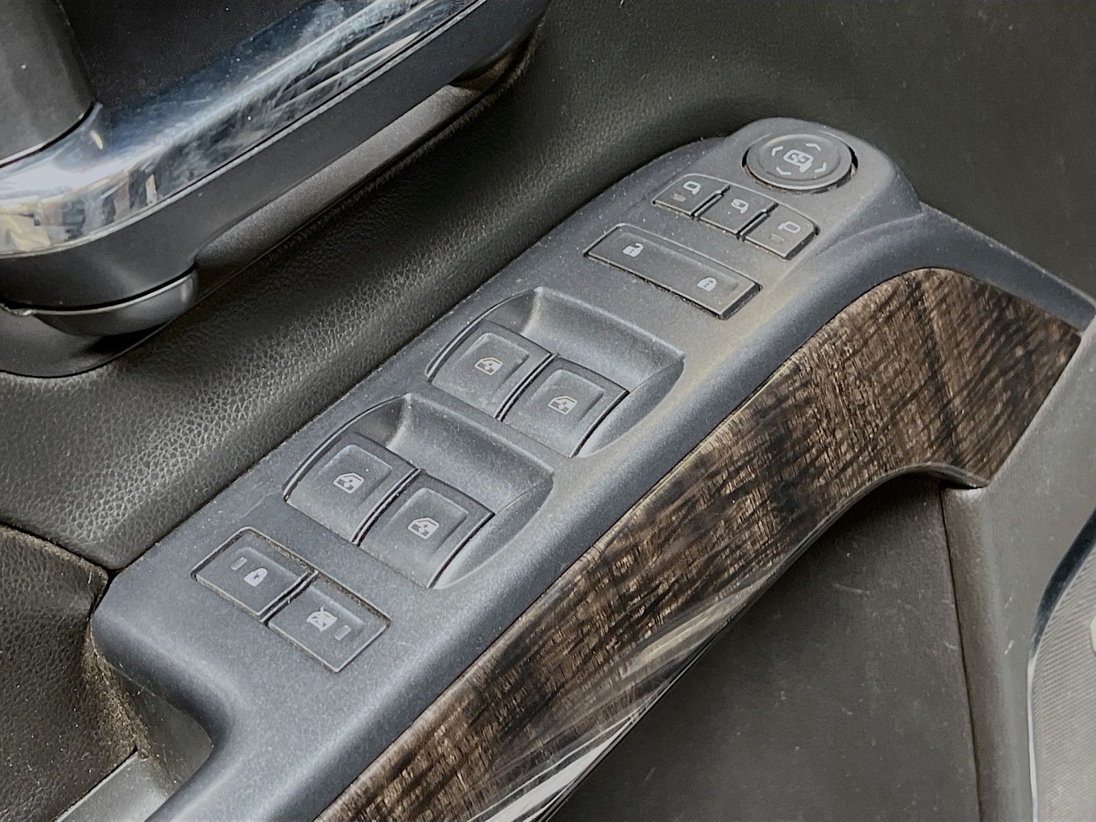 Used 2016 Black GMC Denali image 18
