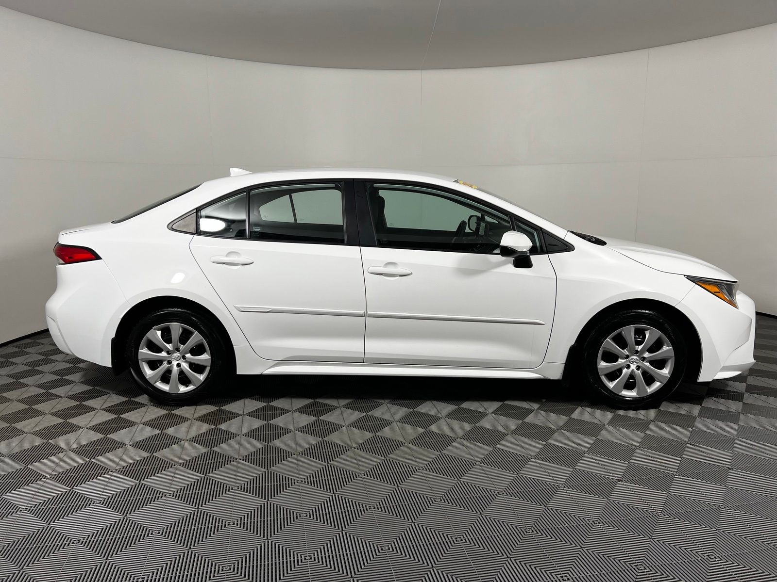 Thumbnail: 2022 Toyota Corolla - 4