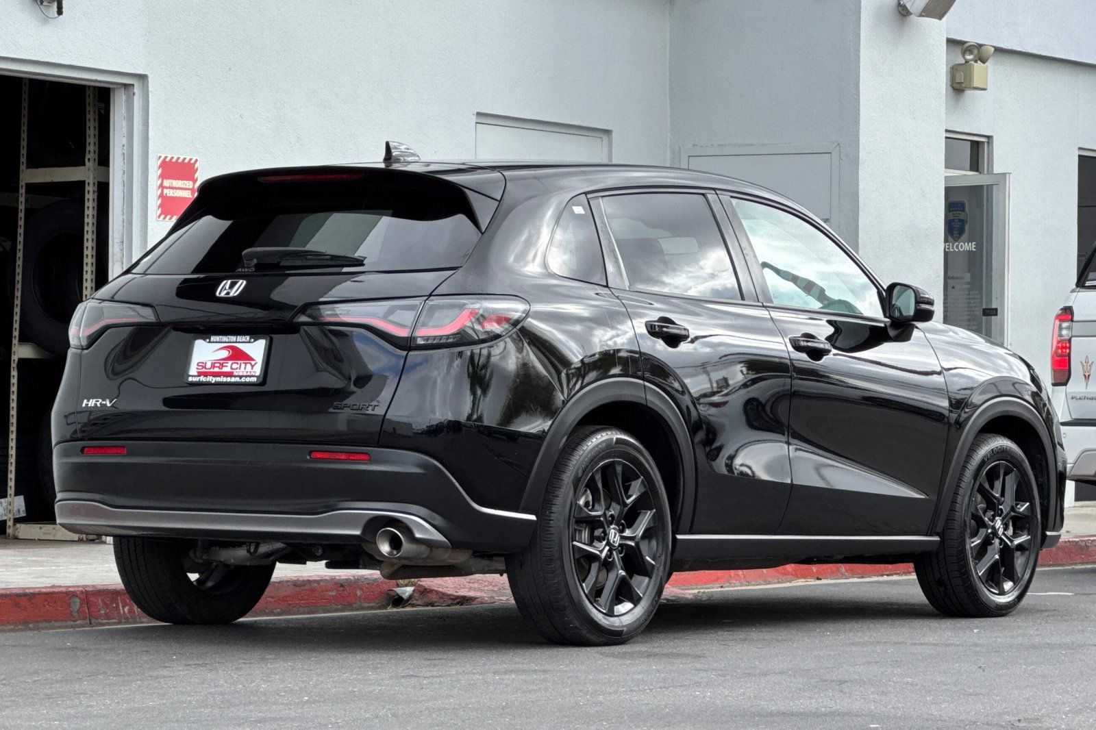 View vehicle photo 4