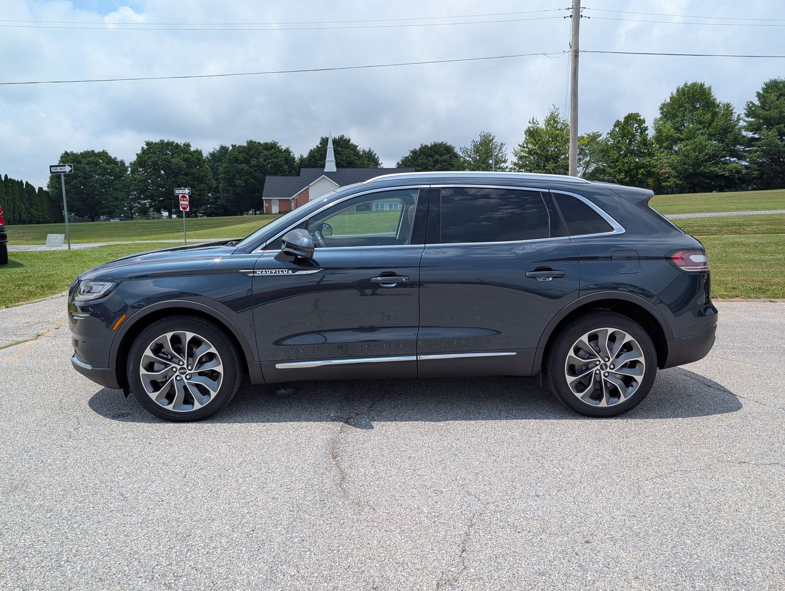 View vehicle photo 6