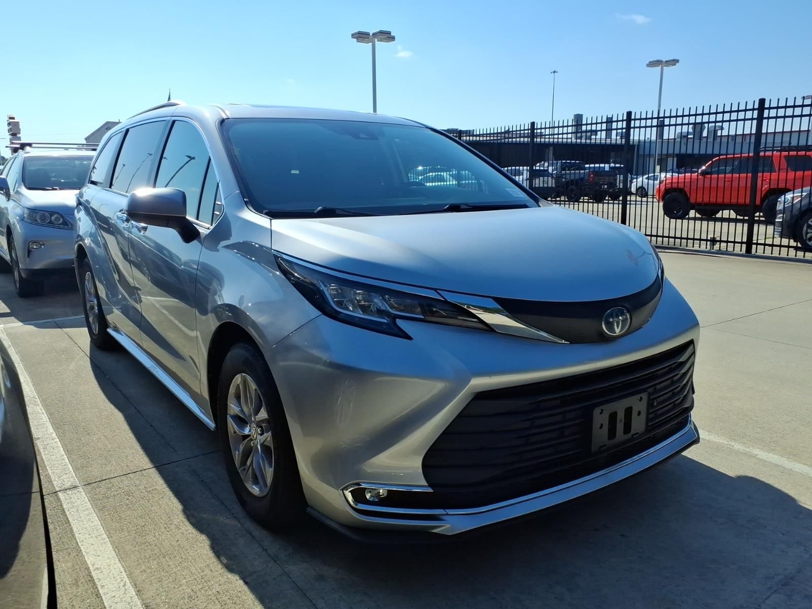 2023 Toyota Sienna XLE Silver at Autostrade