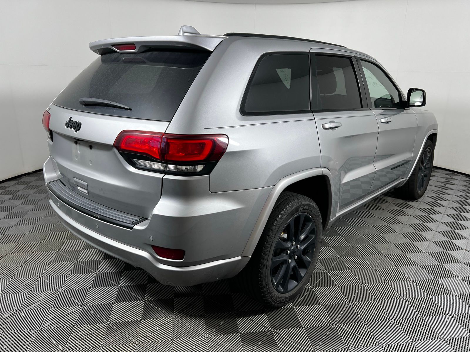 2017 Jeep Grand Cherokee Altitude 5
