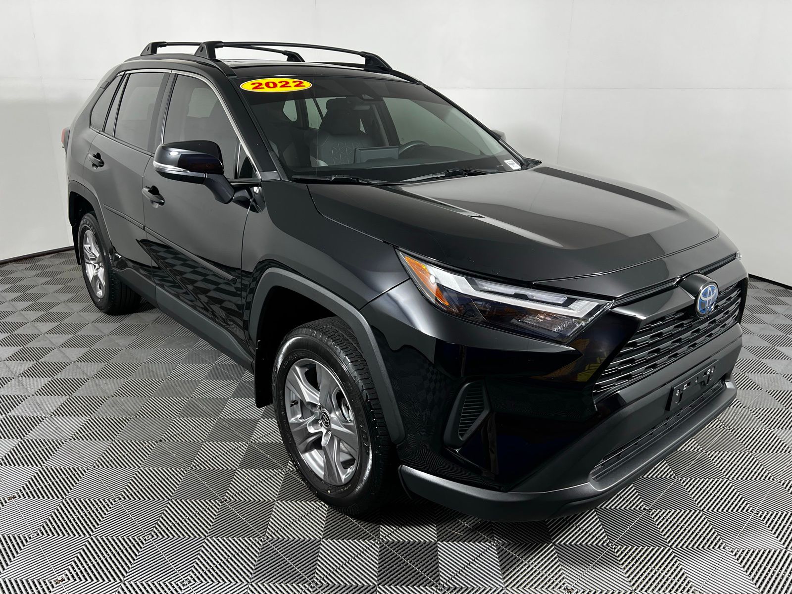 Thumbnail: 2022 Toyota RAV4 - 3