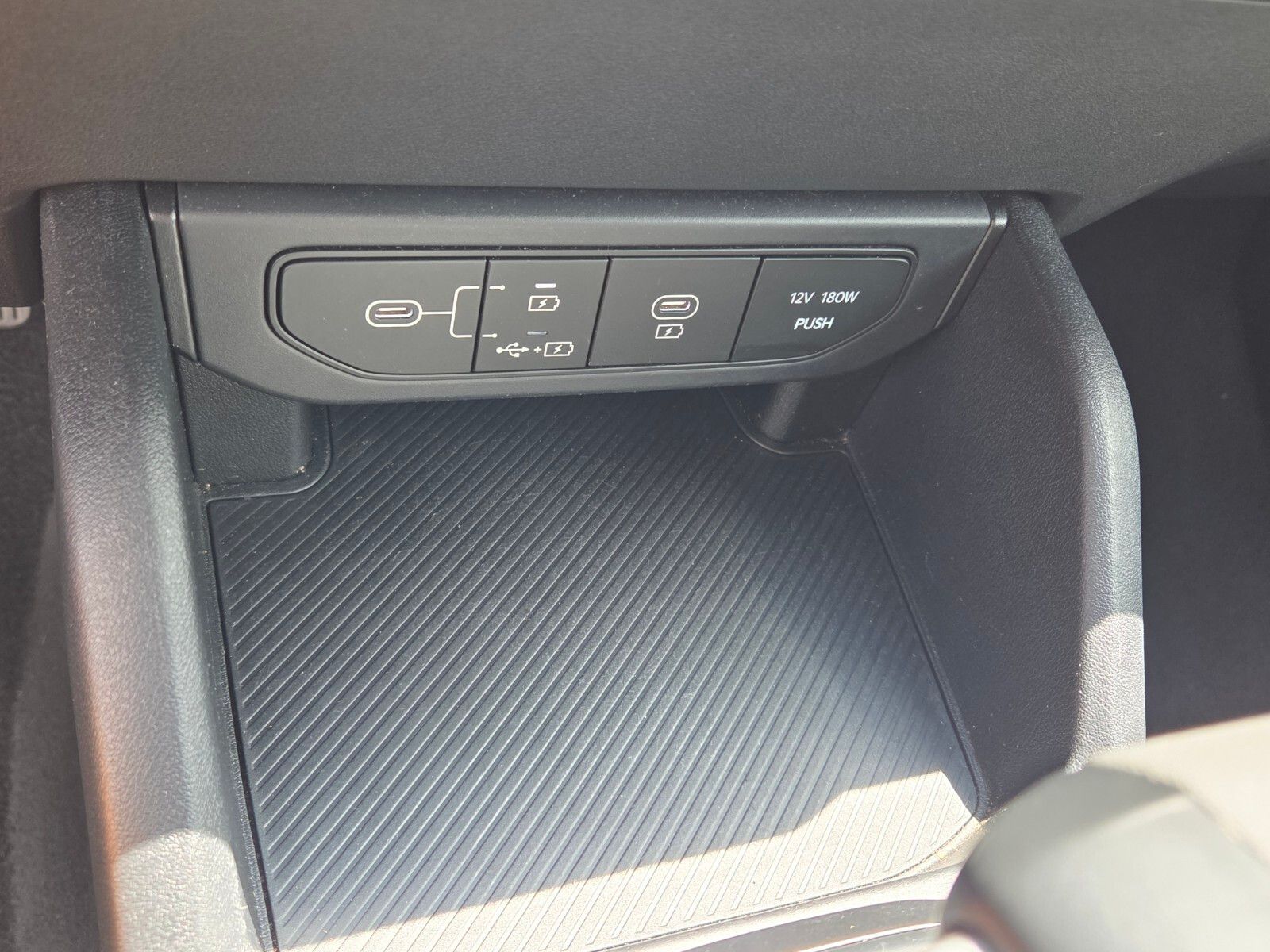 Used 2025 Black Kia LXS image 22