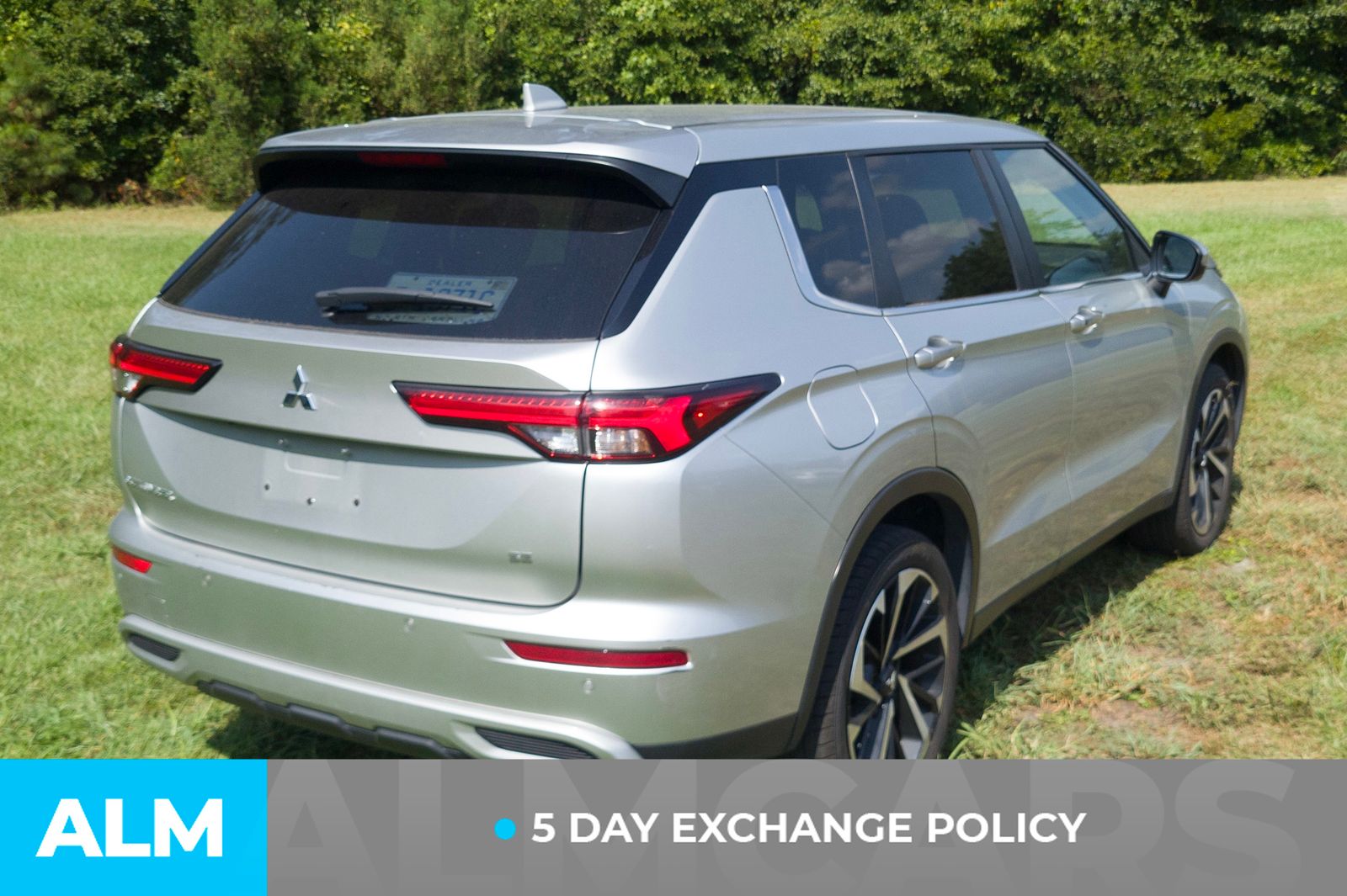 Used 2024 Alloy Silver Metallic Mitsubishi SE image 3