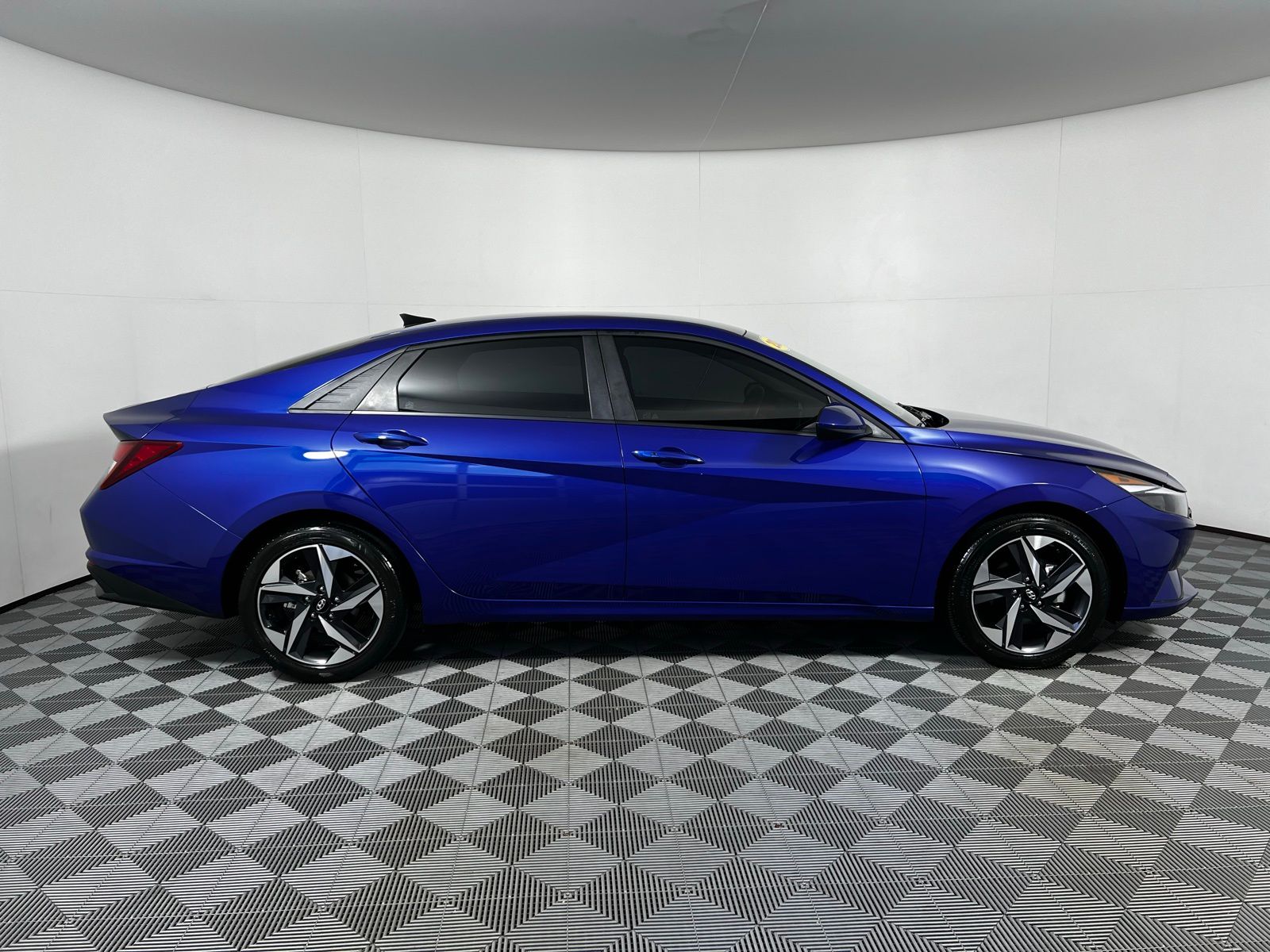 Thumbnail: 2023 Hyundai Elantra - 4