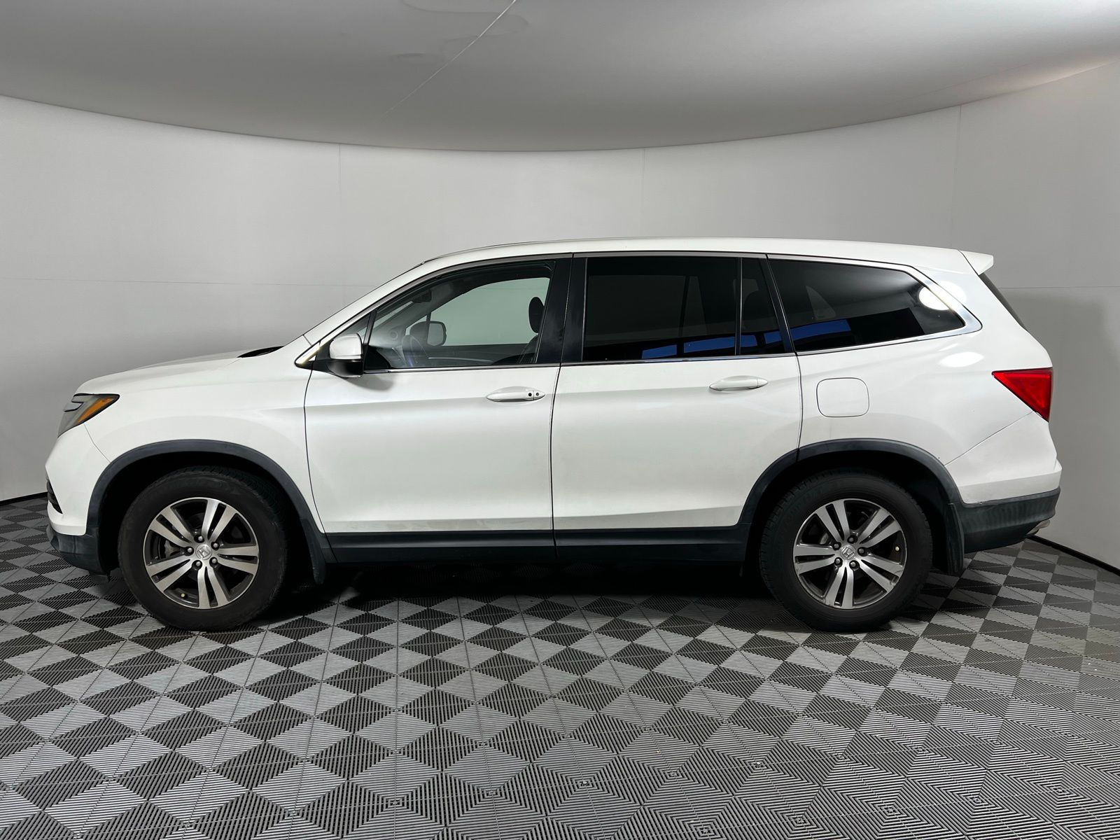 Thumbnail: 2018 Honda Pilot - 8