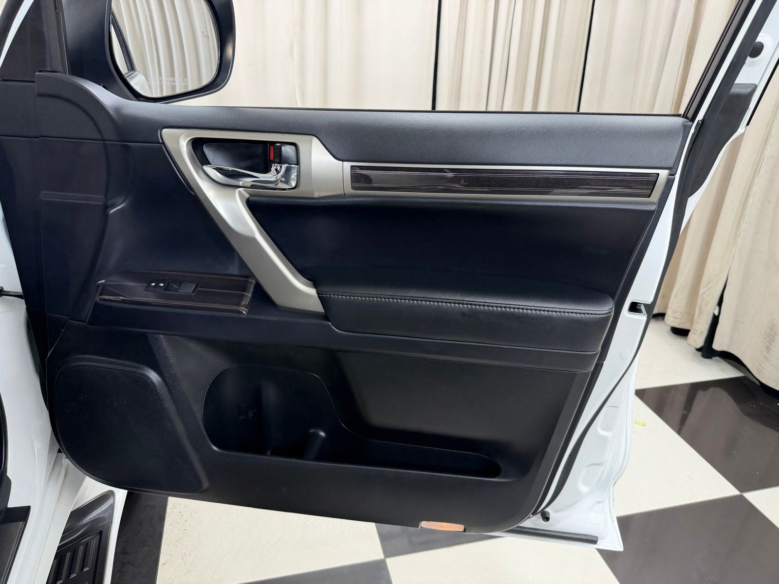 Used 2021  Lexus 460 image 26