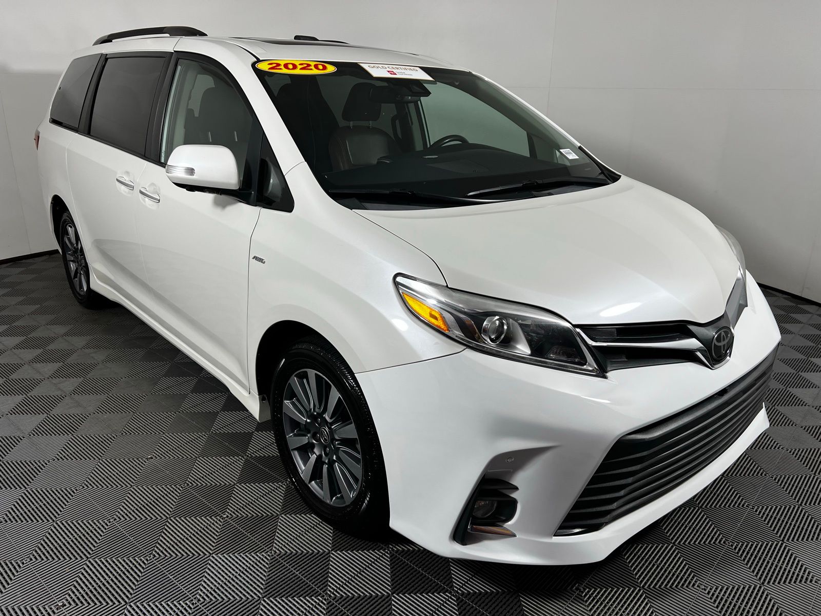 Thumbnail: 2020 Toyota Sienna - 3