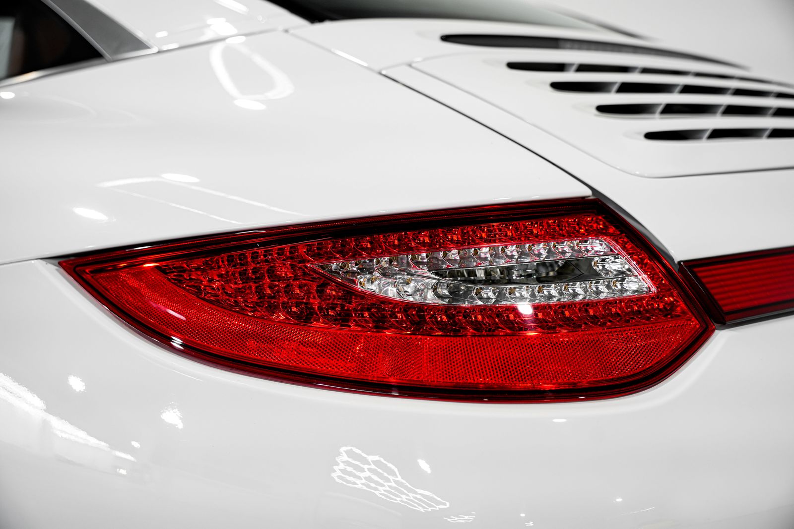 2010 Porsche 911 Targa 4S — photo 34