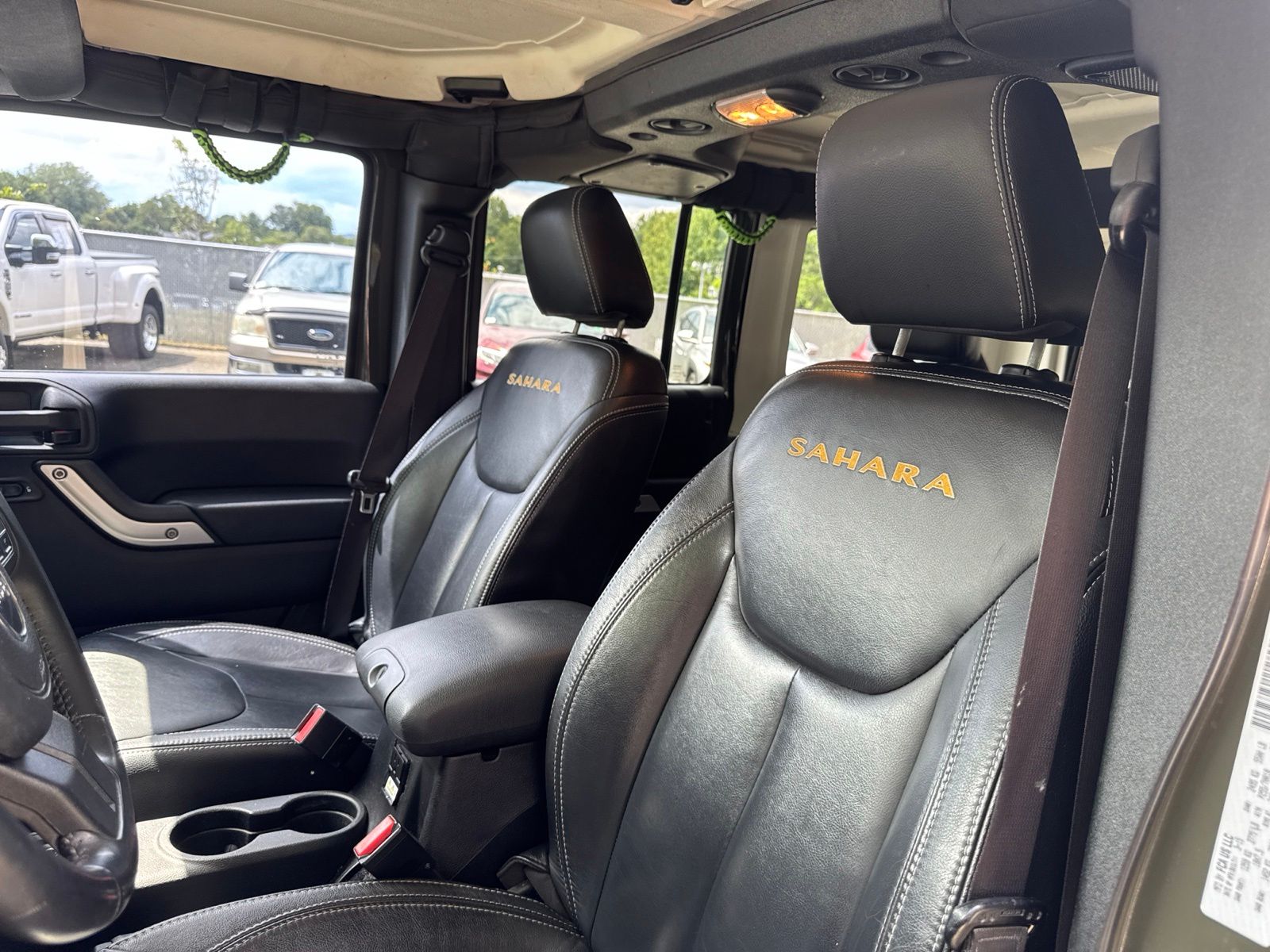 Used 2015 Tank Clearcoat Jeep Unlimited Sahara image 8