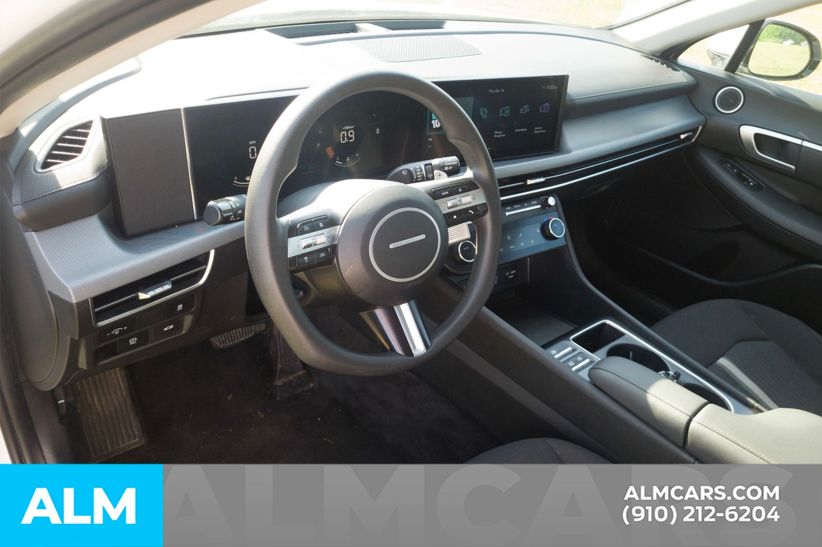 Used 2025 White Hyundai SEL image 6