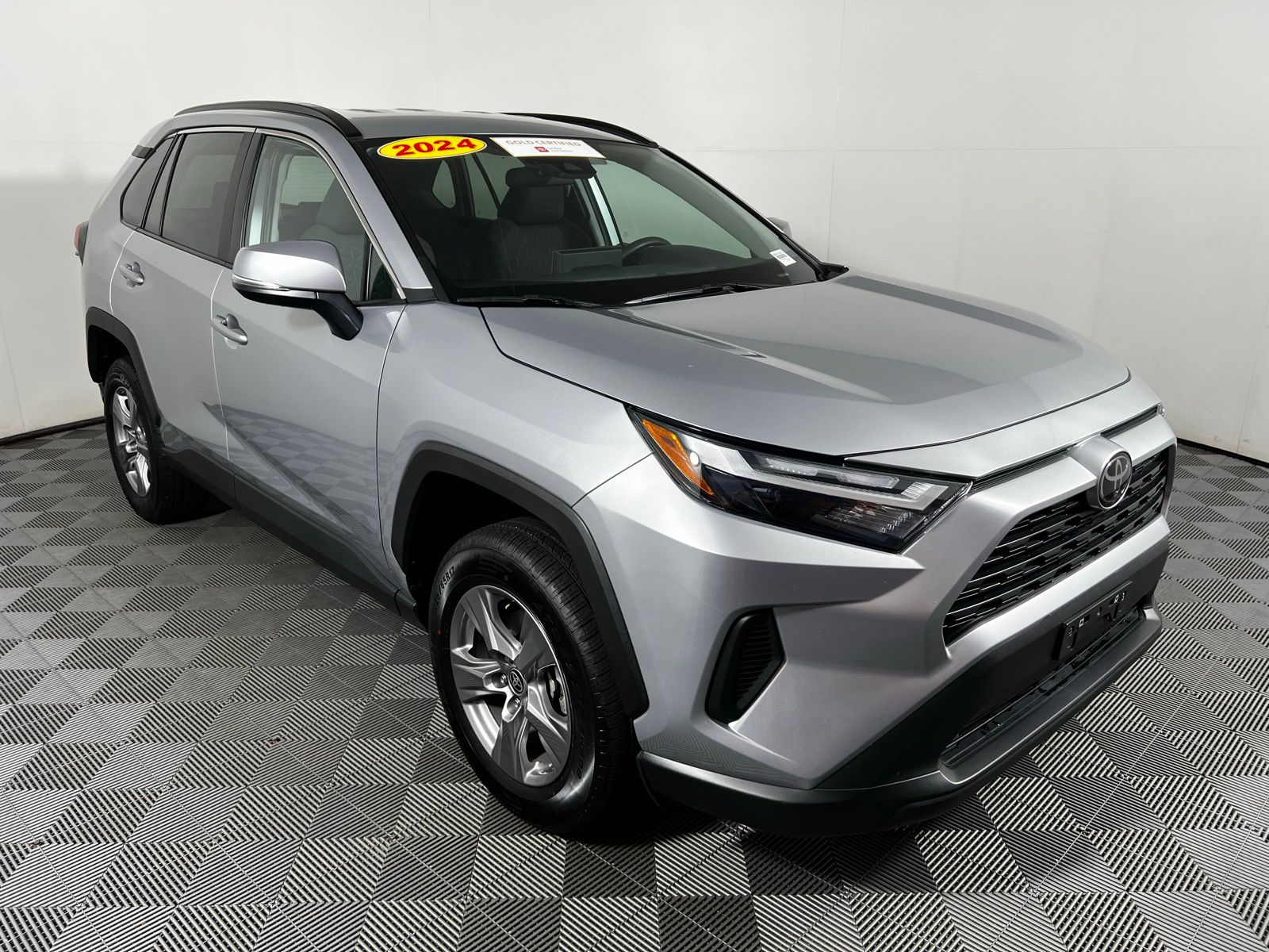 2024 Toyota RAV4 XLE 3
