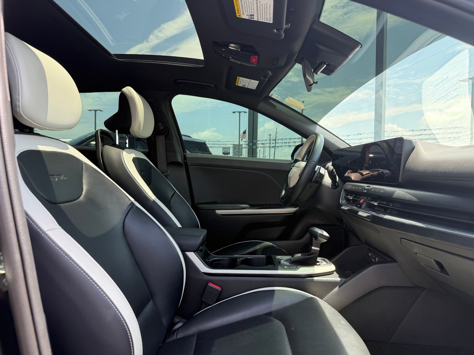 2025 Kia K4 image 15