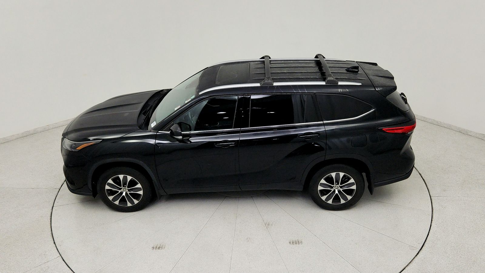 Used 2022 Black Toyota XLE image 17