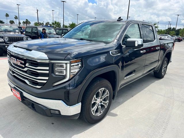 Used 2025 Silver GMC SLT image 3