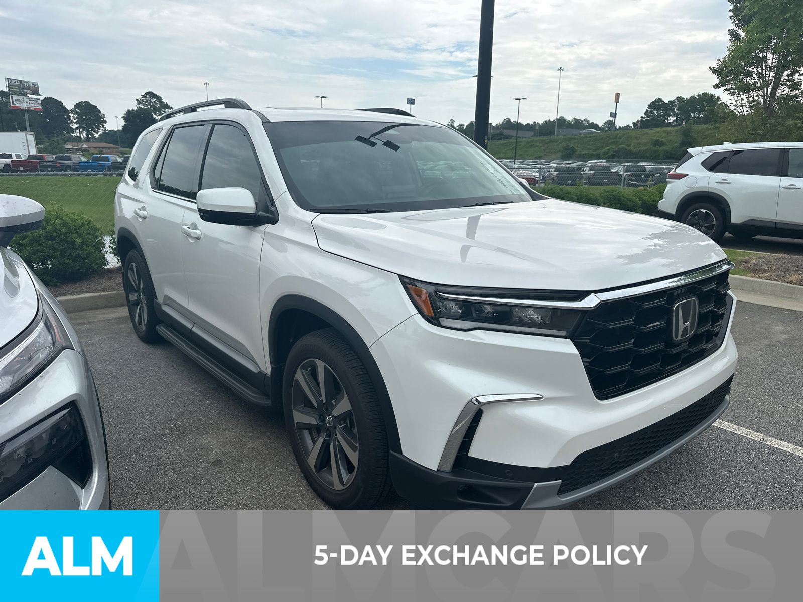 Used 2025  Honda Touring image 4
