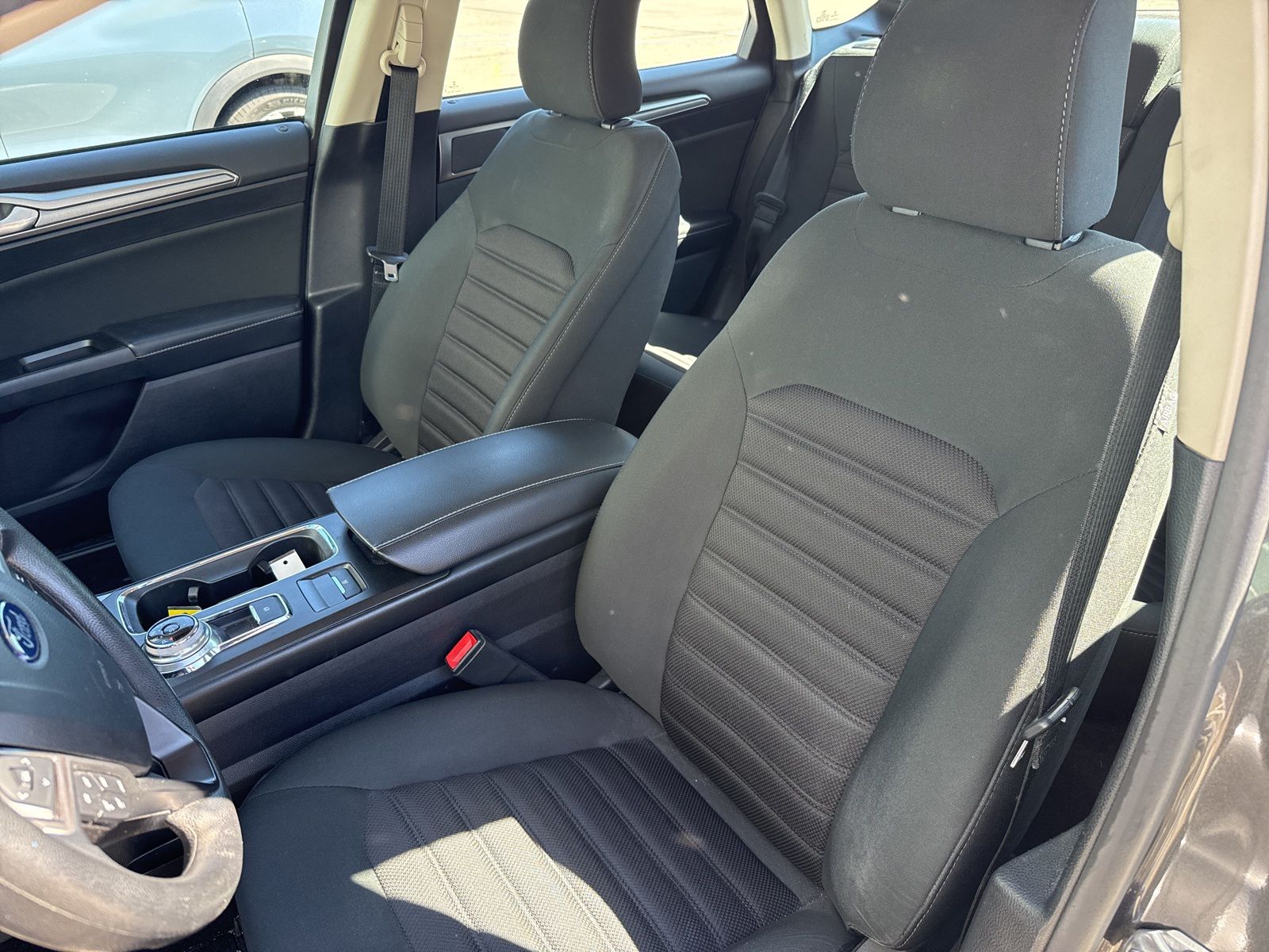 Used 2017 Gray Ford SE image 9