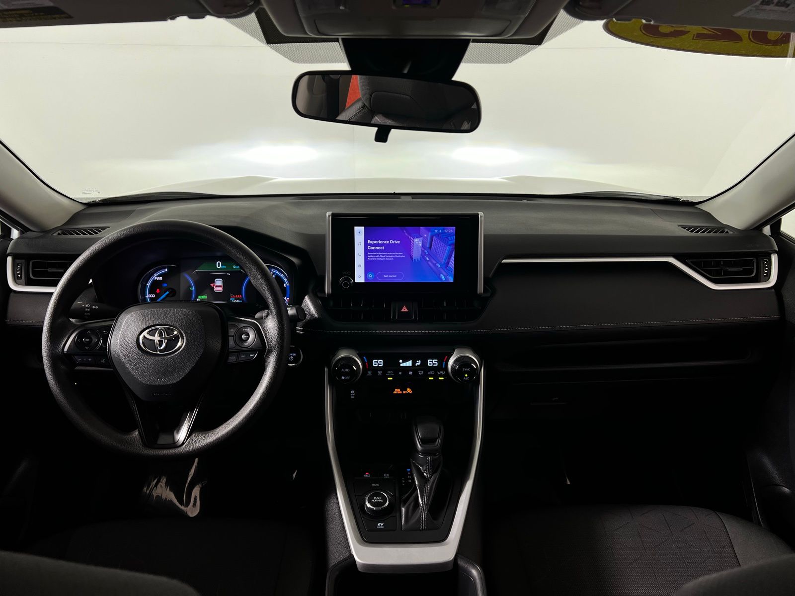 Thumbnail: 2025 Toyota RAV4 - 23