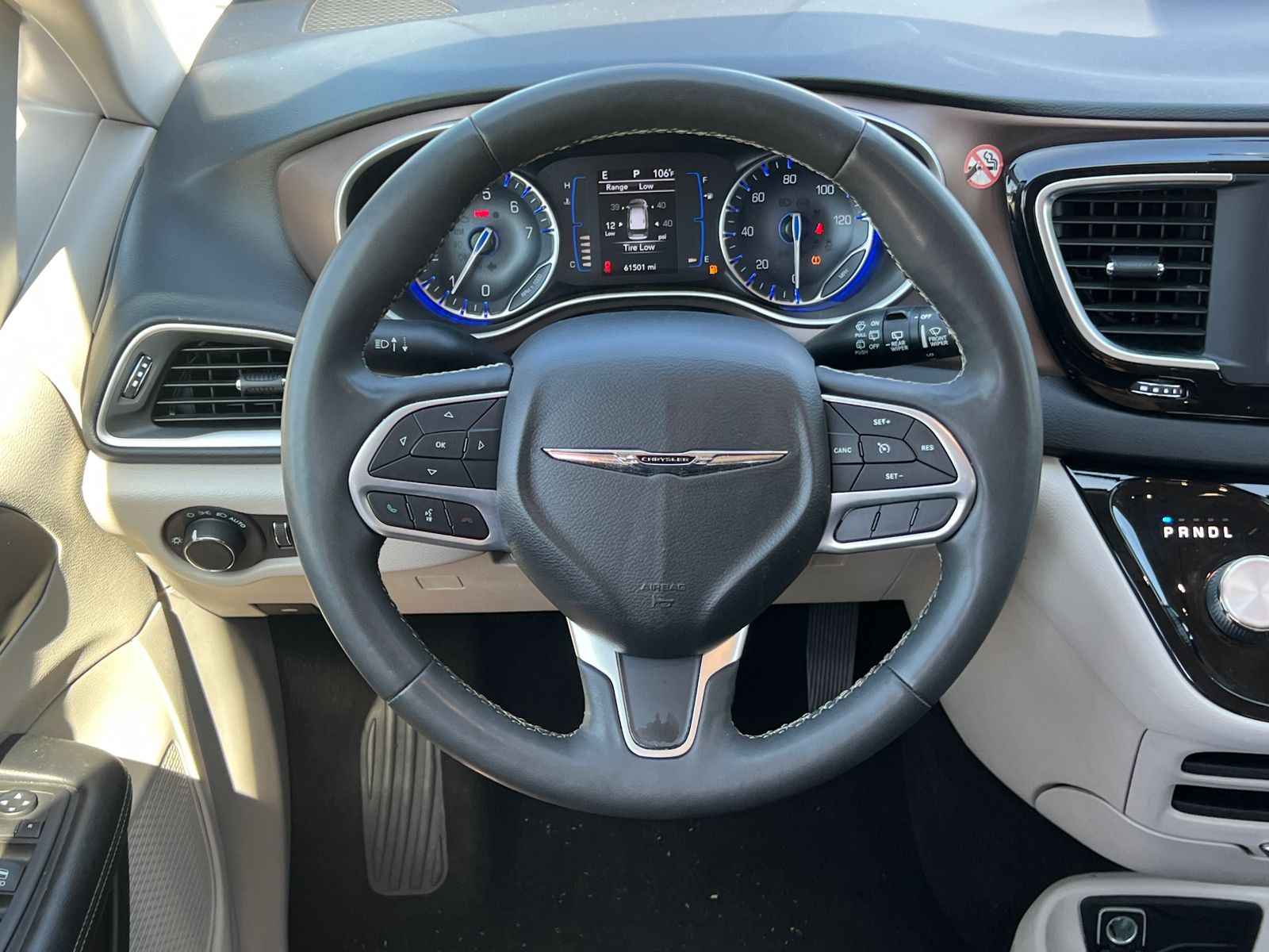 Used 2022 White Chrysler LX image 23