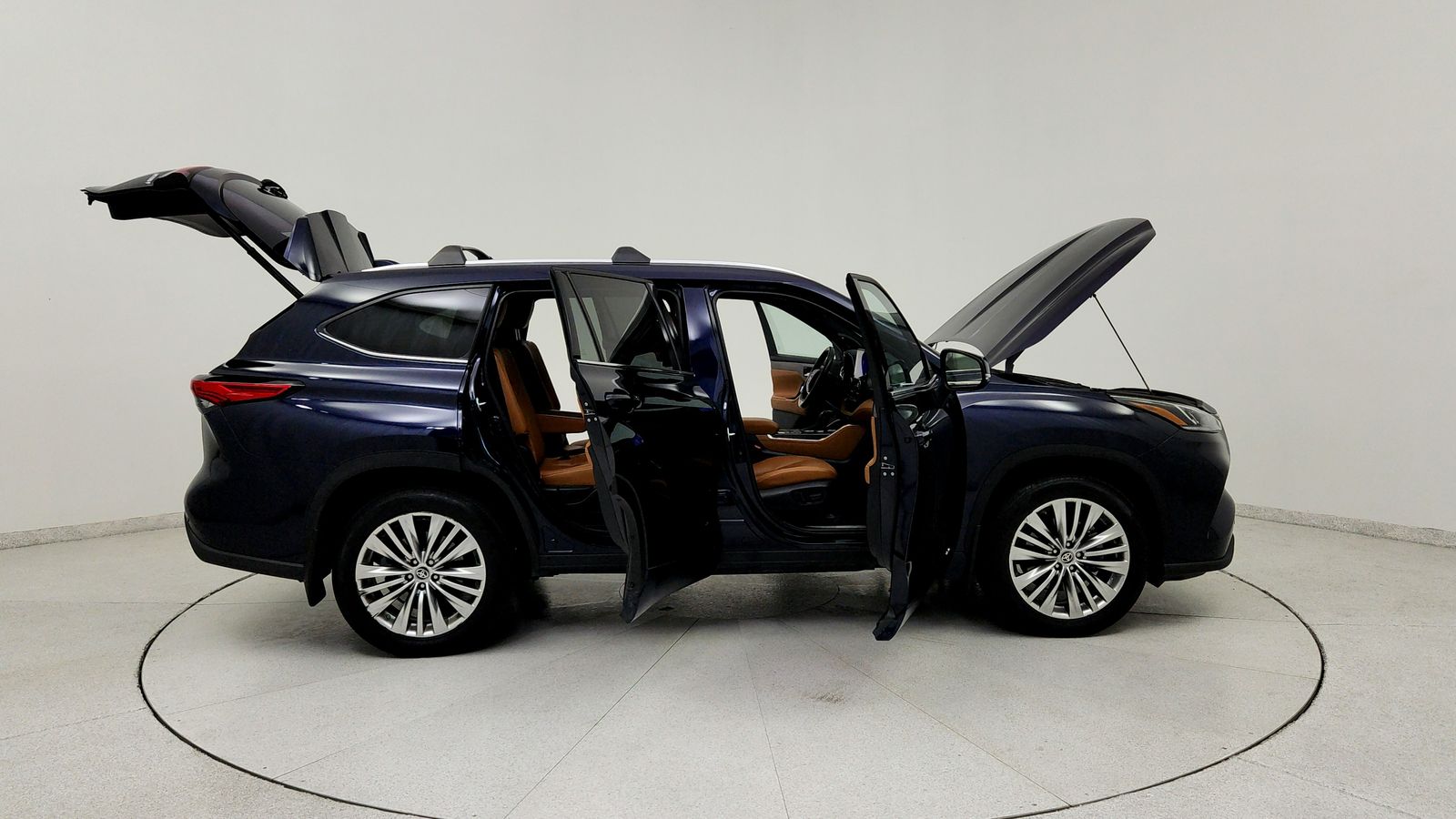 Used 2023  Toyota Platinum image 14