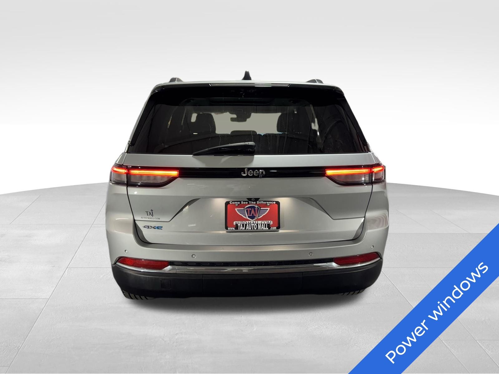 View vehicle photo 5