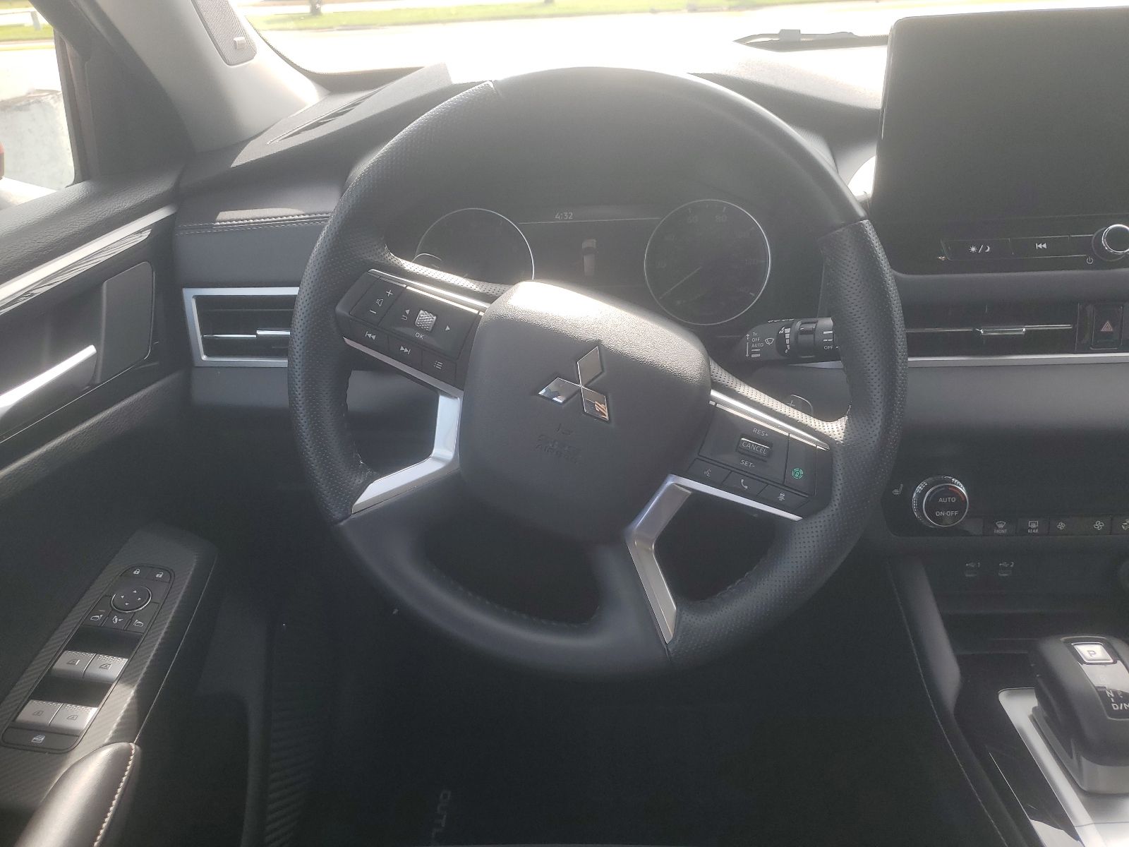 2025 Mitsubishi Outlander SE Red at Royal Nissan