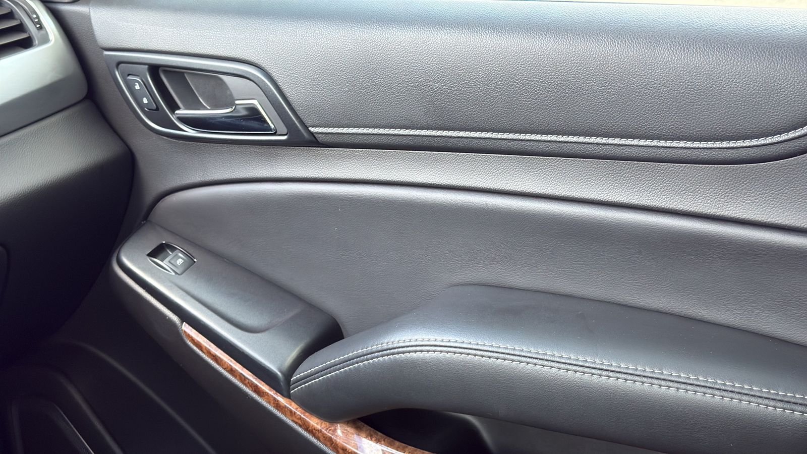 Used 2017 Silver Chevrolet Premier image 23